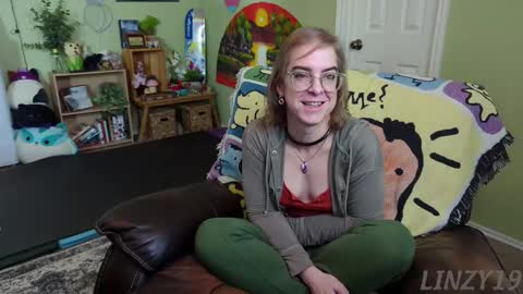 Snapshot of linzy19 chatting on 02.13.25 Linzy19 online show from 02.13.25