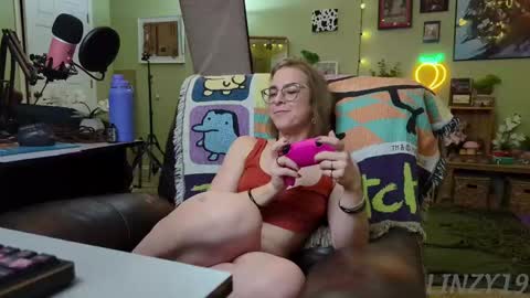 Snapshot of linzy19 chatting on 02.16.25 Linzy19 online show from 02.16.25