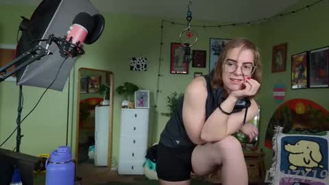 Snapshot of linzy19 chatting on 02.20.25 Linzy19 online show from 02.20.25