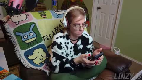 Snapshot of linzy19 chatting on 02.22.25 Linzy19 online show from 02.22.25