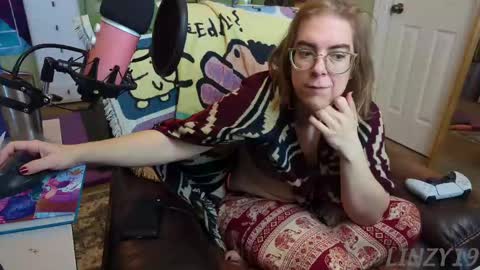 Snapshot of linzy19 chatting on 03.11.25 Linzy19 online show from 03.11.25