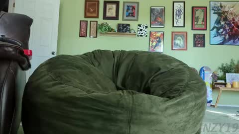 Linzy19 online show from 11.13.25