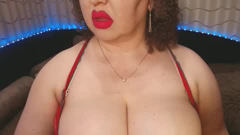 Snapshot of lipsaddiction chatting on 04.19.26 LIpsAddiction online show from 04.19.26
