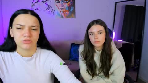 Snapshot of lira_lune chatting on 09.17.25 lira li online show from 09.17.25