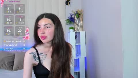 Snapshot of lira_revery chatting on 06.18.26 Lira revery online show from 06.18.26