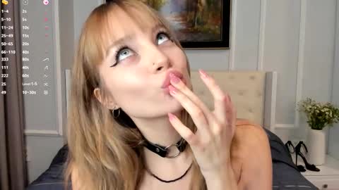 Lisa online show from 12.21.25