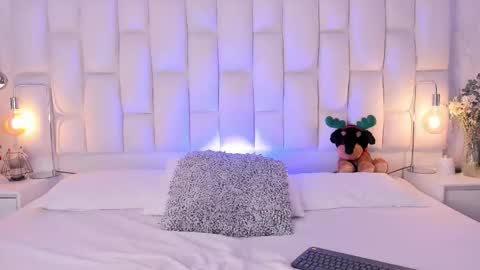 Snapshot of lisa_baker1 chatting on 12.20.25 Lisa Baker online show from 12.20.25