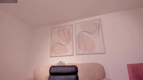 Snapshot of lisaflowersx chatting on 12.04.25 Lisa Flowers online show from 12.04.25