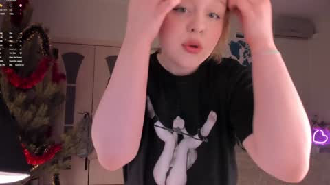 -Lisa- Help me to reach 100 thumbs up3 online show from 01.01.25