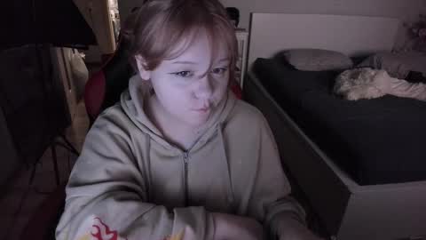 -Lisa- Help me to reach 100 thumbs up3 online show from 02.13.25