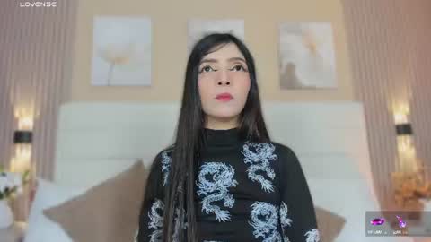 Snapshot of lisalain chatting on 06.18.26 lisa online show from 06.18.26
