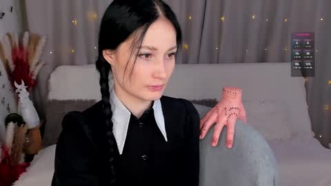 Lisa Moore online show from 02.13.25