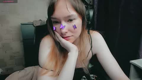 Snapshot of lisamoth chatting on 10.25.25 lisamoth online show from 10.25.25