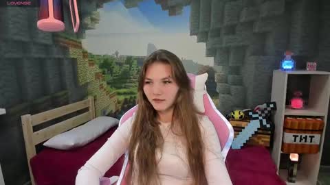 Snapshot of lisaporters chatting on 02.08.25 Lisa online show from 02.08.25