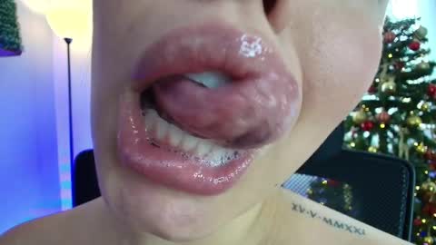 Lisbet online show from 12.27.24