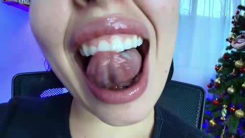 Lisbet online show from 12.28.24