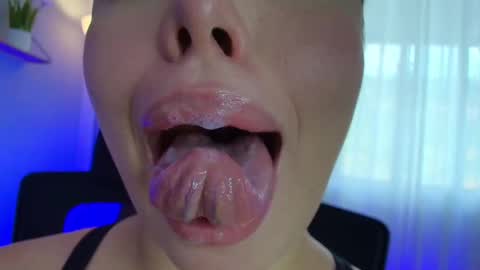 Lisbet online show from 01.23.25