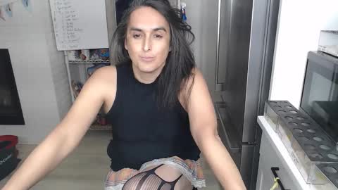 Snapshot of lisettelaroche chatting on 12.02.25 Lisette LaRoche online show from 12.02.25