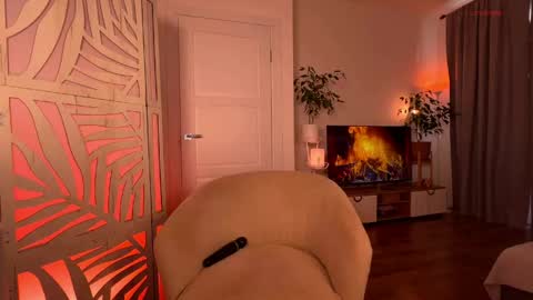 Lisa  online show from 04.17.26