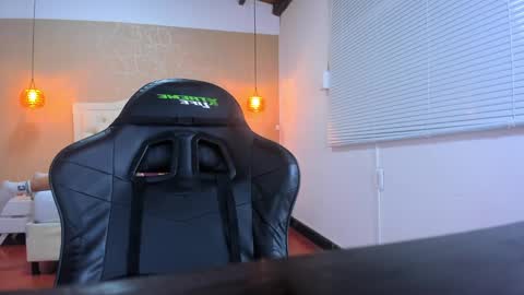 L I S S A  online show from 03.06.25