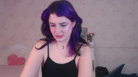 Snapshot of lissalucy chatting on 04.28.26 Alice Dont forget to thumbs up its very important online show from 04.28.26