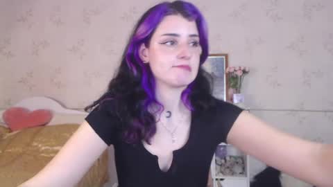 Snapshot of lissalucy chatting on 05.15.26 Alice Dont forget to thumbs up its very important online show from 05.15.26
