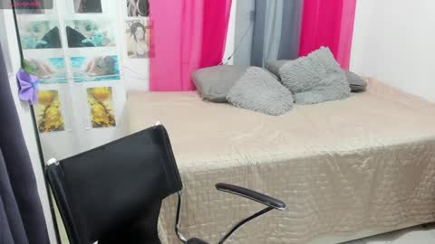 Snapshot of lissavillalobos chatting on 12.30.24 lissa online show from 12.30.24
