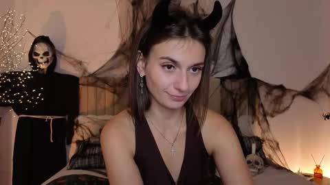 Snapshot of lit1le_mia chatting on 10.26.25 lit1le_mia online show from 10.26.25