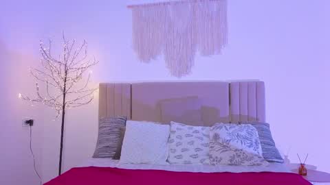 Snapshot of lit1le_mia chatting on 11.04.25 lit1le_mia online show from 11.04.25