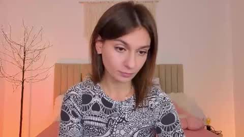 Snapshot of lit1le_mia chatting on 11.13.25 lit1le_mia online show from 11.13.25