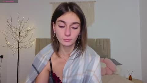 Snapshot of lit1le_mia chatting on 11.19.25 lit1le_mia online show from 11.19.25