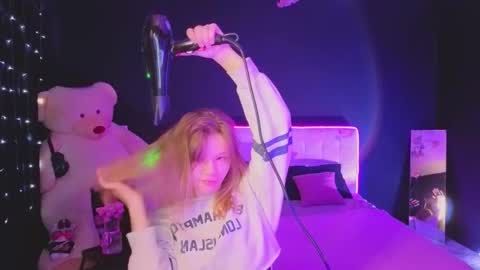 Lena online show from 11.26.25