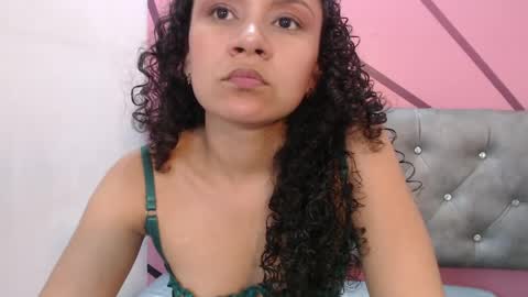 Snapshot of little18doll chatting on 05.29.26 little18doll online show from 05.29.26