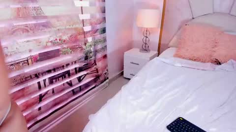 Snapshot of little__doll18 chatting on 05.08.26 little__doll18 online show from 05.08.26