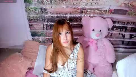 Snapshot of little__doll18 chatting on 06.10.26 little__doll18 online show from 06.10.26