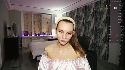 Snapshot of little_birdy chatting on 12.27.24 Birdy online show from 12.27.24