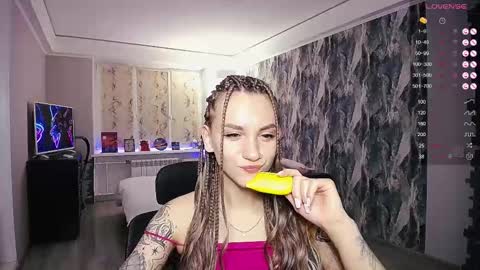 Snapshot of little_birdy chatting on 03.08.25 Birdy online show from 03.08.25