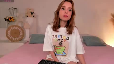 Snapshot of little_clare_ chatting on 07.22.26 little_clare_ online show from 07.22.26
