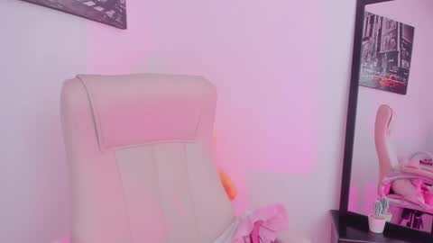Snapshot of little_eli chatting on 02.19.25 Help me reach 100 likes online show from 02.19.25