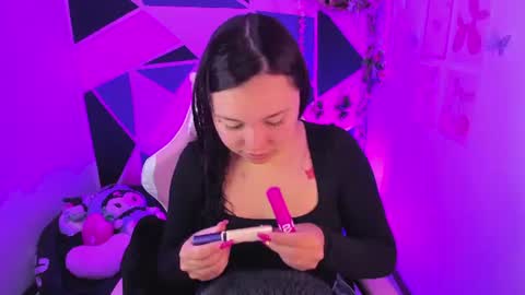 Snapshot of little_emma0 chatting on 06.18.26 Carol online show from 06.18.26