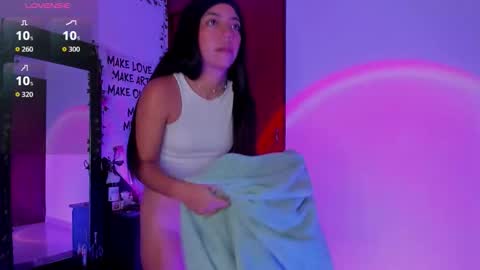 Snapshot of little_kayla_ chatting on 09.30.25 kayla Instagram kayla 71082 online show from 09.30.25