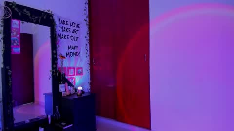 Snapshot of little_kayla_ chatting on 11.21.25 kayla Instagram kayla 71082 online show from 11.21.25