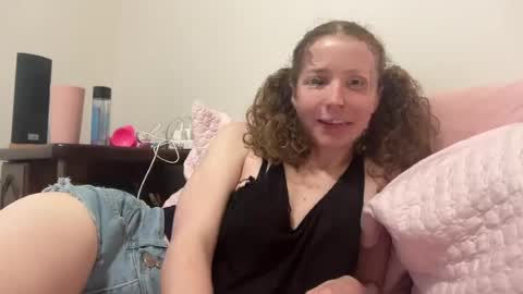 Snapshot of little_kiity_chloe chatting on 06.12.26 Kitty Chloe and Tamer online show from 06.12.26
