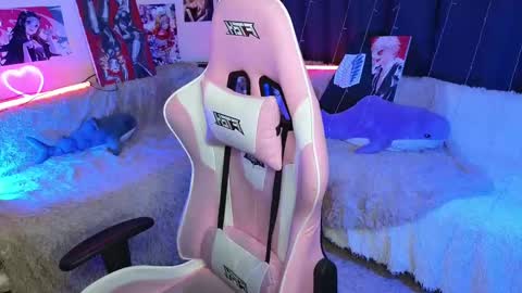 Snapshot of little_kitsune chatting on 02.11.25 Rachel online show from 02.11.25