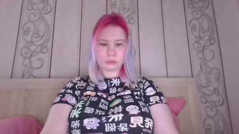 Snapshot of little_kitsune chatting on 10.27.25 Rachel online show from 10.27.25
