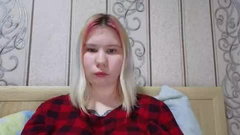 Snapshot of little_kitsune chatting on 11.25.25 Rachel online show from 11.25.25