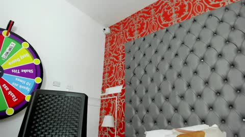 Snapshot of little_lilith_apple chatting on 01.22.25 little_lilith_apple online show from 01.22.25