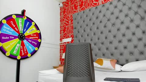 Snapshot of little_lilith_apple chatting on 01.30.25 little_lilith_apple online show from 01.30.25