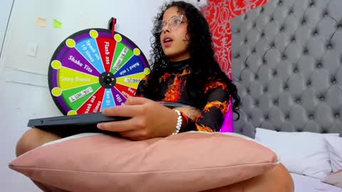 Snapshot of little_lilith_apple chatting on 02.04.25 little_lilith_apple online show from 02.04.25