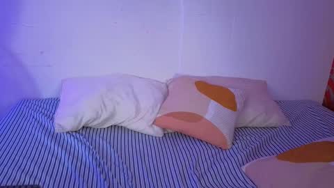 Snapshot of little_lilith_apple chatting on 10.05.25 little_lilith_apple online show from 10.05.25